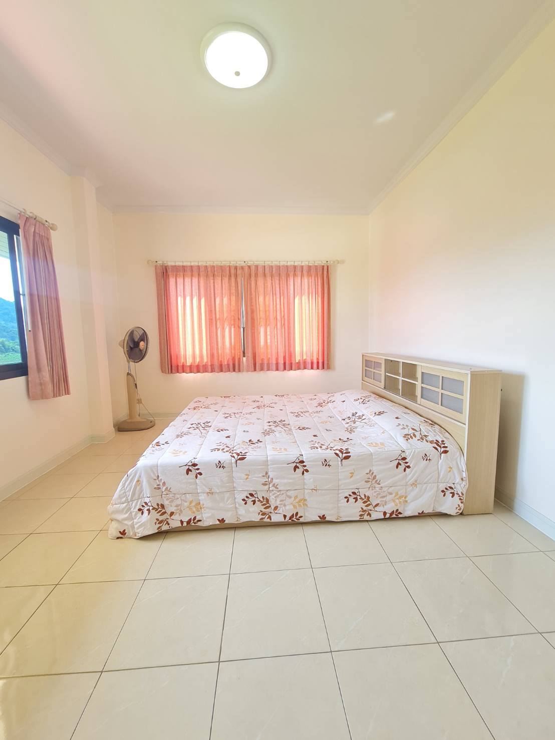 🏡 ขายบ้านเดี่ยวหลังใหญ่ วิวภูเขาล้อมรอบ หมู่บ้านพบโชคการ์เด้นฮิล (Phobchok Garden Hill) บางเสร่ – สัตหีบ