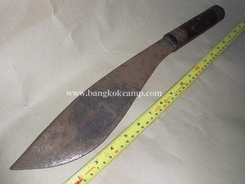 มีดเหน็บ เก่า สภาพสมบูรณ์ ยุคสงครามโลก... ใบยาว30ซม. สันหนา8มิล. ตีหนาไล่ปลายบาง สภาพสมบูรณ์.