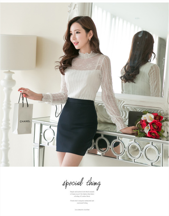 เสื้อทำงานผู้หญิงลูกไม้สีขาว แขนยาว เข้ารูป แนวเรียบร้อย สวย ดูดี
