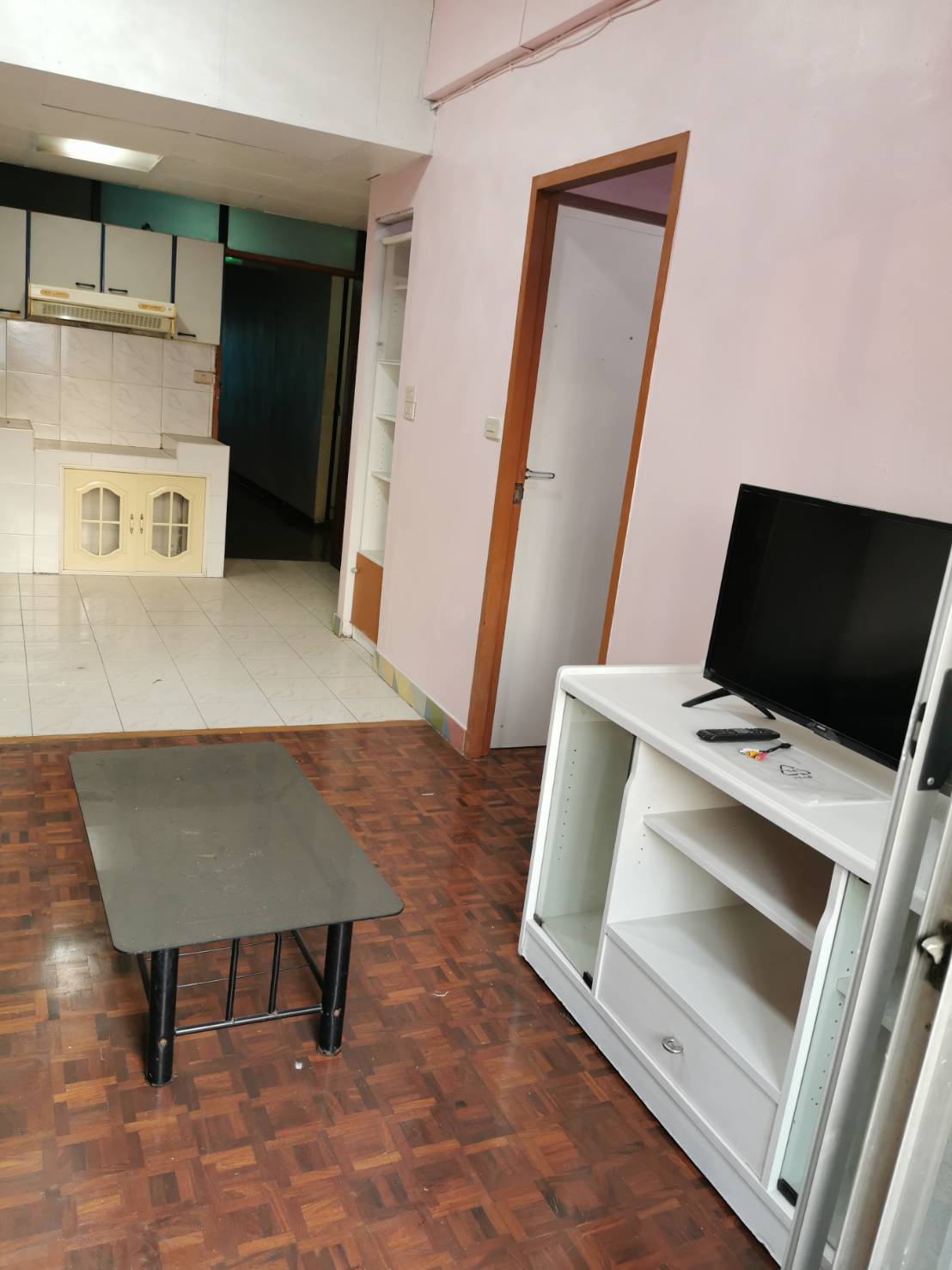 ให้เช่าคอนโด Ruenrudee Condominium (รื่นฤดี คอนโดมิเนียม) 1 ห้องนอน 1 ห้องน้ำ 1 ครัว 1 ห้องนั่งเล่น ขนาด 44 ตรม.