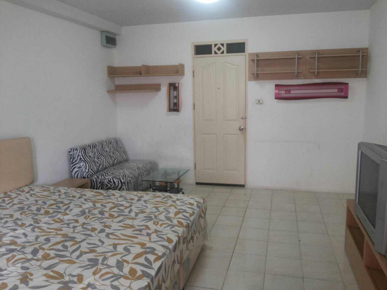 ให้เช่าคอนโดซิตี้โฮมรัชดา 10 (City Home Ratchada) ซอย 10 ราคา 8000บ./เดือนให้เช่า ห้อง Studio 30 ตร.ม. 1 ห้องน้ำ, 1 ห้องครัว ห้องครัวกั้นเป็นสัดส่วน ตึก A1 ชั้น 4