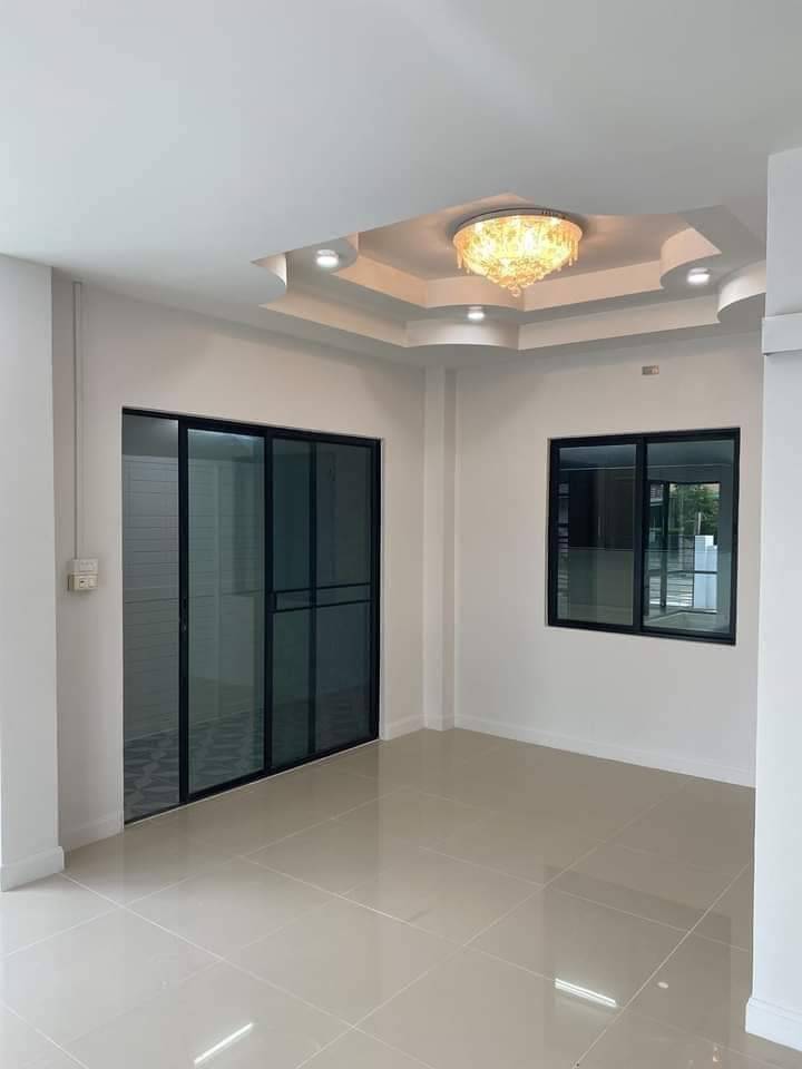 ขายบ้านเดี่ยว 2 ชั้น 56 ตร.วา 3 ห้องนอน 2 ห้องน้ำ โครงการ บ้านฟ้าปิยรมย์ เนสโต้ วงแหวนลำลูกกา-คลอง 6 บ้านหลังที่ 3 นับจากหน้าโครงการ