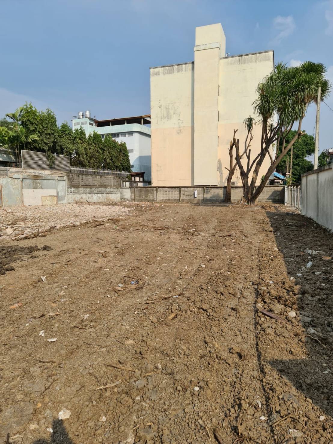 ขาย / เช่า ที่ดินเปล่า ซอย สุขุมวิทซอย 71 ปรีดีพนมยงค์ ซอย 26 (พัฒนเวศม์) ขนาด 331 ตร.วา.