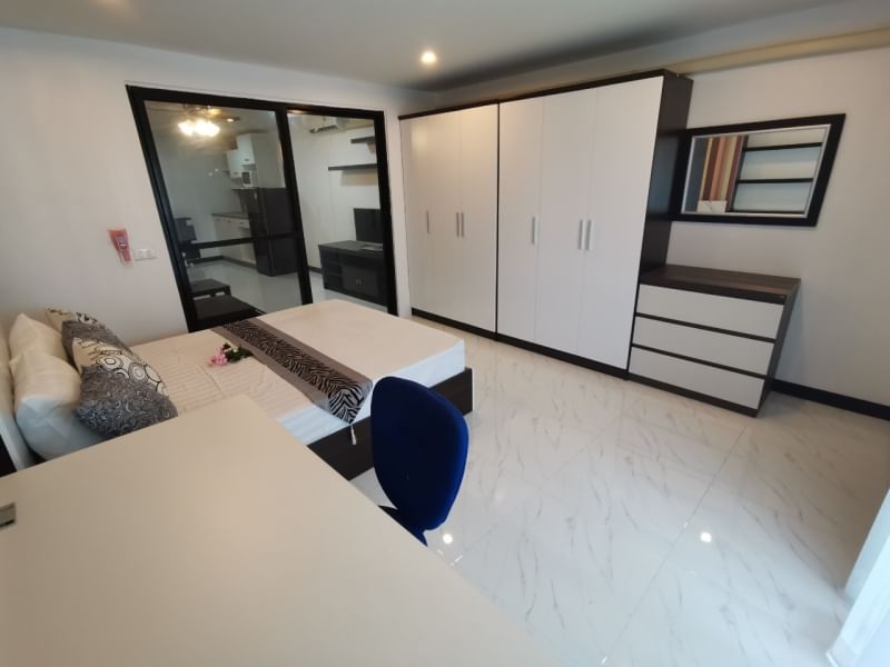 ขาย /ให้เช่าคอนโดติดถนนสีลมคอนโดใกล้ BTSช่องนนทรี คอนโดไอทีเอฟ-สีลมพาเลช 200เมตร จากBTSช่องนนทรี