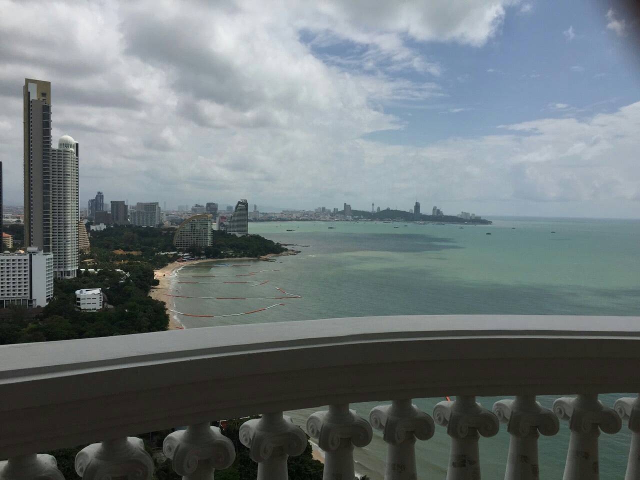 ขายคอนโดPark Beach Condominium (ปาร์ค บีช คอนโดมิเนียม) 3 ห้องนอน 2 ห้องน้ำ 3 ระเบียง ขนาด 174 ตรม