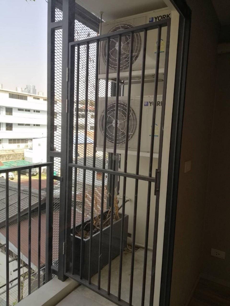 ให้เช่าคอนโด Blossom Condo @ Sathorn - Charoenrat (บลอสซั่ม คอนโด สาทร-เจริญราษฎร์ แบบ 1 ห้องนอน 1 ห้องน้ำ ขนาด30 ตรม อาคาร A