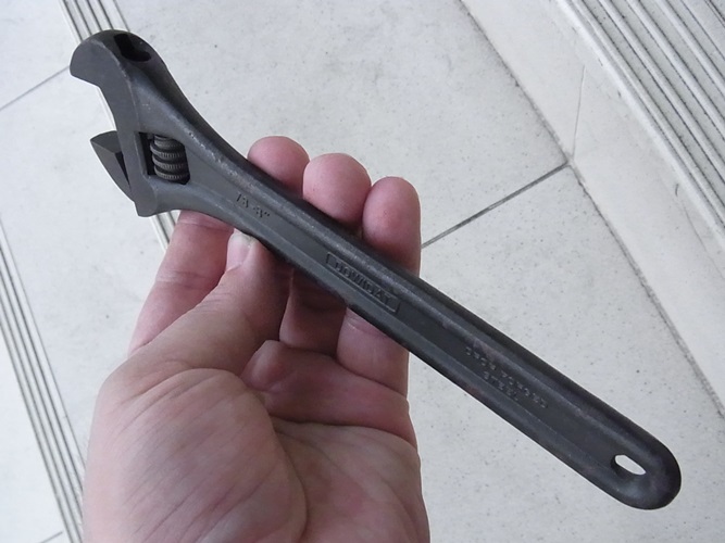 ประแจเลื่อน DOWIDAT 8นิ้ว MADE IN GERMANY มาพร้อมซองเดิม ที่ซองพิมพ์ W.-Germany , ใต้ตัวพิพม์สีขาว มีตัวนูน GERMANY ใหม่เก่าเก็บ