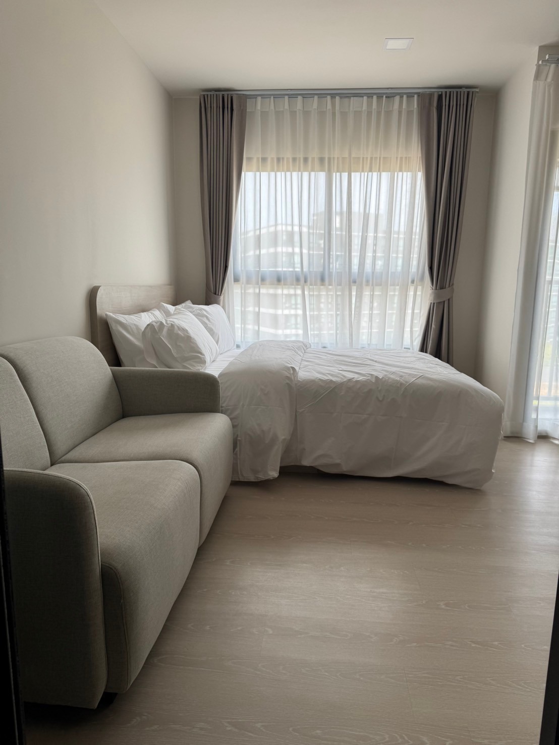 ให้เช่าคอนโดใหม่ใกล้ ม.ธรรมศาสตร์ มีรถรับ-ส่งถึงหน้า ม. dcondo Shine Rangsit (ดีคอนโด ชายน์ รังสิต) ห้องใหม่ไม่เคยปล่อยเช่า ด่วนก่อนเต็มนะจ๊ะ