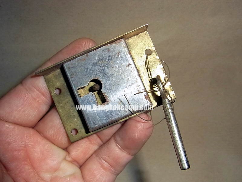 กุญแจลิ้นชัก เยอรมัน ตราตา Made in Germany. ใหม่เก่าเก็บ