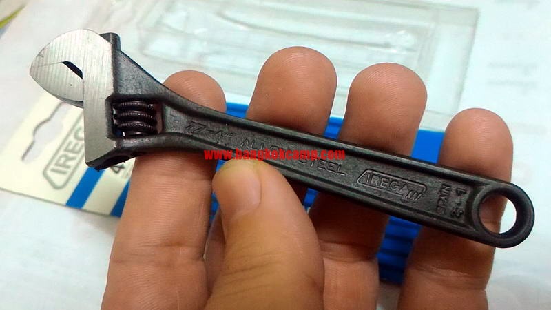 ประแจเลื่อน IREGA ขนาด 4 นิ้ว สเปน Made in Spain ใหม่ แท้. (แพ็คฟ้า)