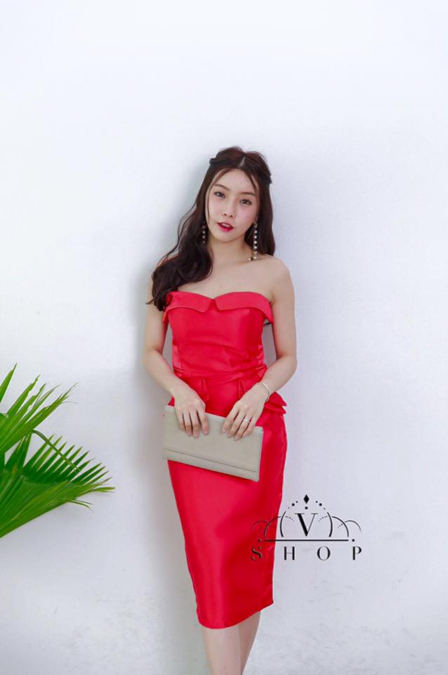 ชุดออกงาน ชุดไปงานแต่งงานสีแดง เดรสเกาะอก ผ้าไหมเทียม ลุคสวยหรู เซ็กซี่
