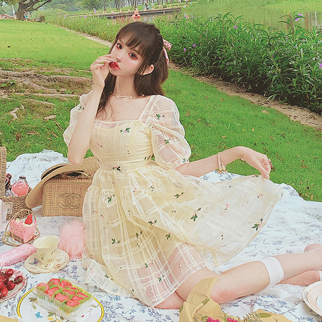 Girly Fancy Club : พรีออเดอร์ เดรสสีเหลืองผ้าแก้วน่ารักๆ สไตล์โลลิต้า แบรนด์แท้