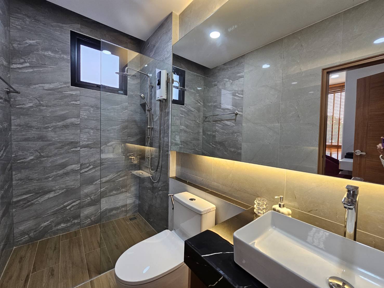 🔥 โอกาสทองสำหรับนักลงทุน! พูลวิลล่าหรู การันตีผู้เช่า 120,000 บาท/เดือน! 🔥 ชื่อโครงการ: Luxury Huai Yai Pool Villa / พูลวิลล่าหรูห้วยใหญ่