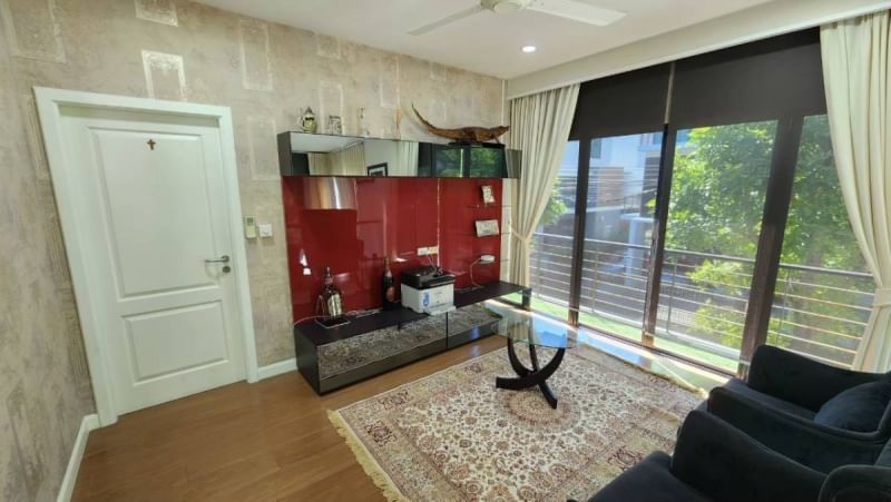 ขาย / ให้เช่าบ้านเดียว บ้านหรูใหญ่ 3 ชั้น หมู่บ้าน ลุมพินี สวนหลวง ร.9 ให้เช่า 160,000 บาท