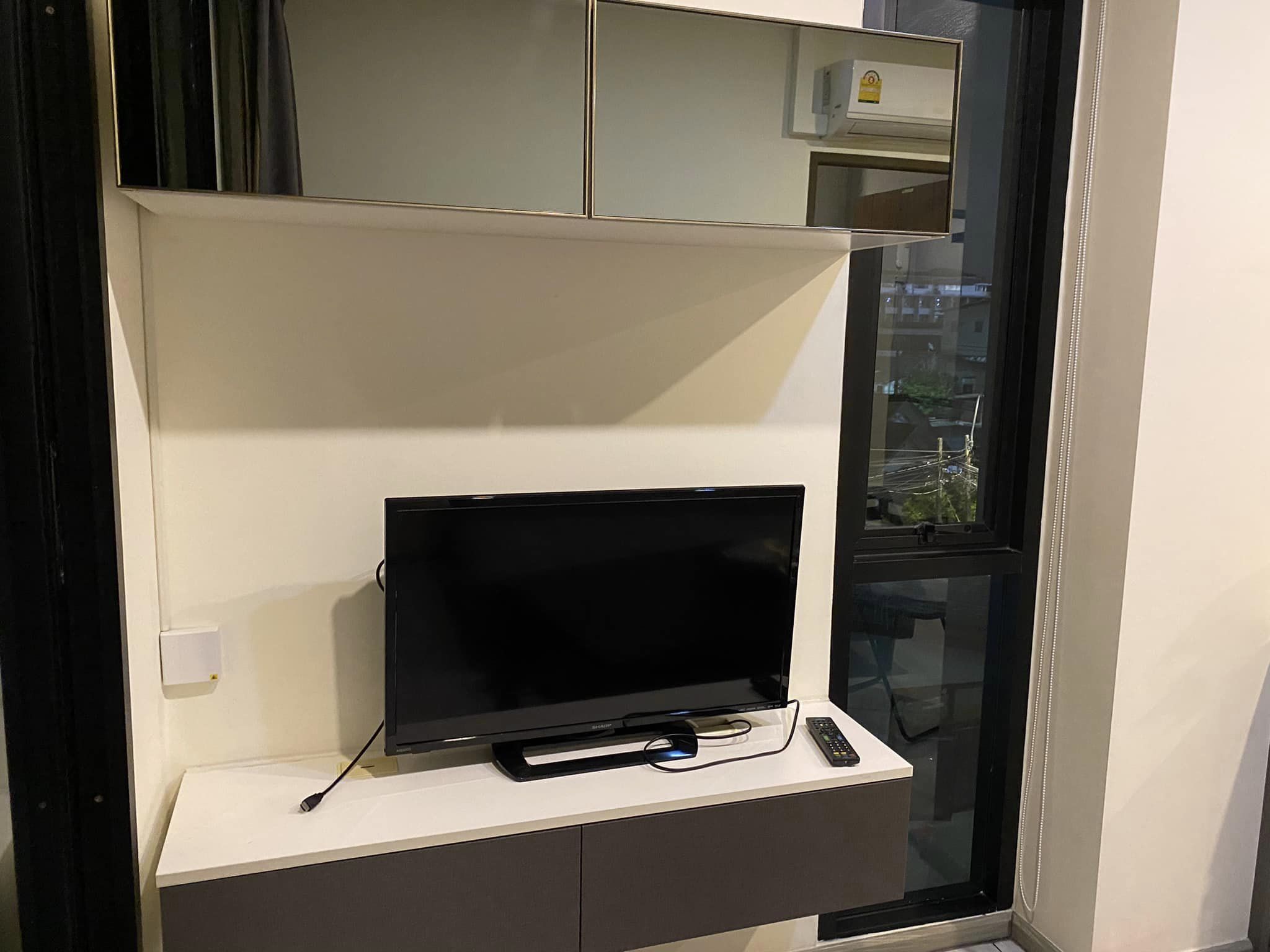 ให้เช่าคอนโด Zeen Condo Ngamwongwan31 (ซีน คอนโด งามวงศ์วาน 31) ** ห้องมุม ** 1 ห้องนอน 1 ห้องน้ำ 1 ห้องนั่งเล่น ห้องขนาด 28.5 ตร.ม.