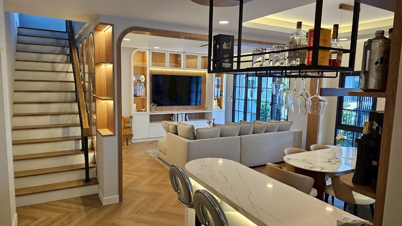 ขายบ้านเดี่ยวหรู หมู่บ้าน เซนโทร บางนา / For Sale Centro Bangna (English below)