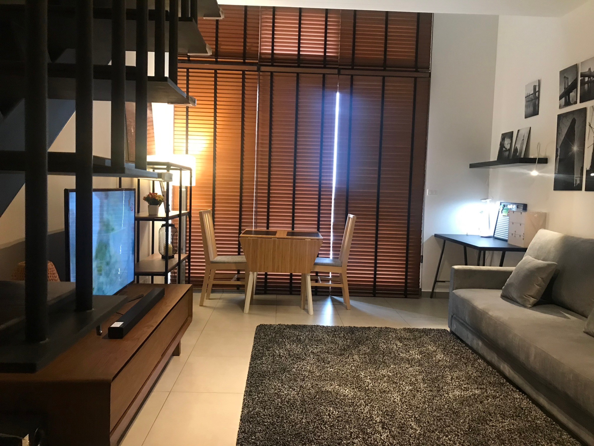 ให้เช่าคอนโด The Lofts Ekkamai (เดอะ ล็อฟท์ เอกมัย) ห้องดูเพล็กซ์ 1 ห้องนอน ขนาด 48 ตารางเมตร ชั้น 22 ห้องแต่งครบพร้อมเข้าอยู่