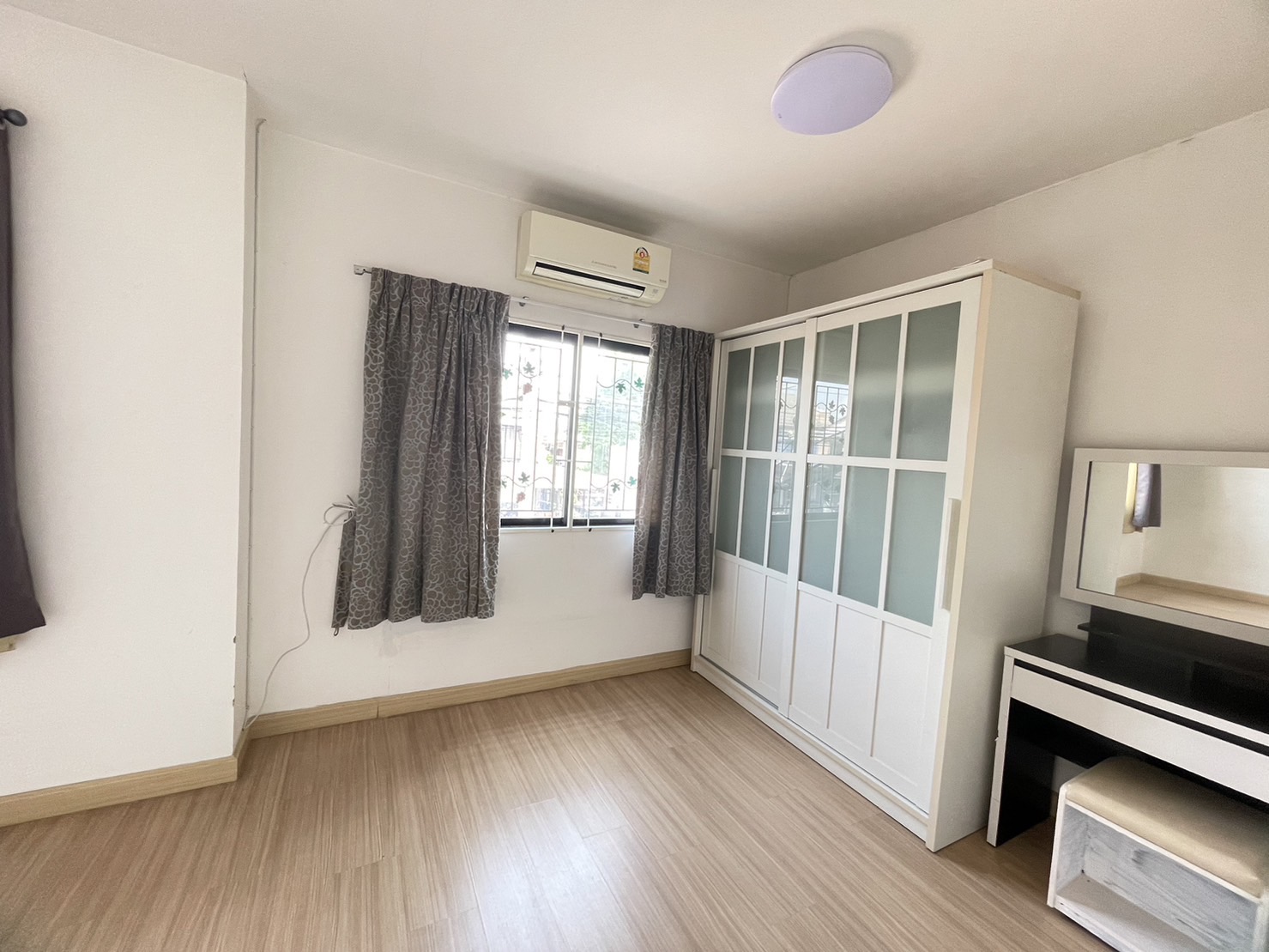 ขายทาวน์โฮม 2 ชั้น 3 ห้องนอน 2 ห้องน้ำ หมู่บ้าน พฤกษา 52/2 คลองหนึ่ง คลองหลวง, ปทุมธานี (ขายพร้อมคนเช่า ) ขายราคา 1.95 ล้าน