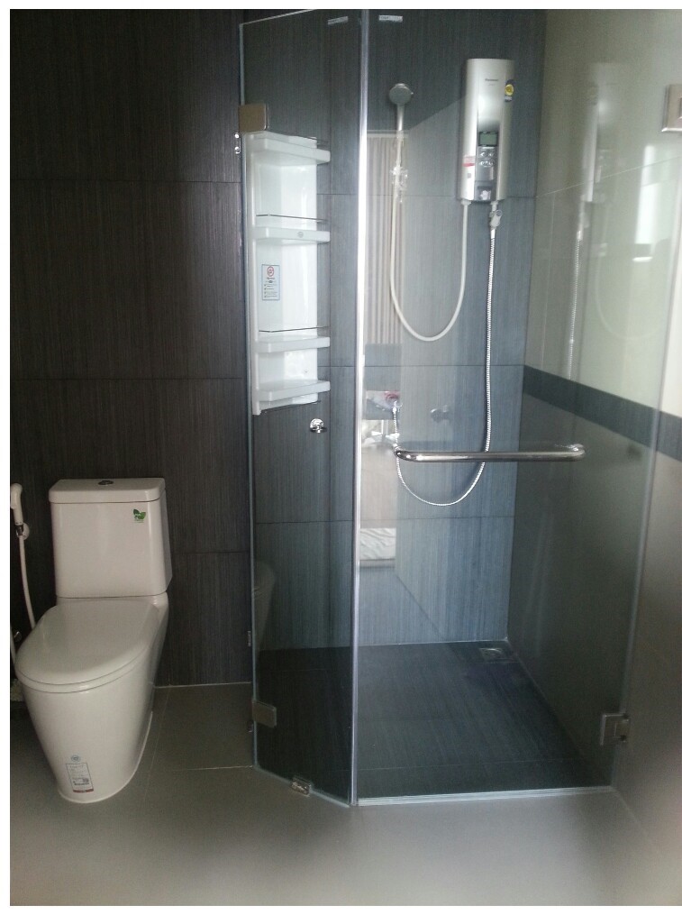 Chewathai Ramkamhaeng (ชีวาทัย รามคำแหง) 1 ห้องนอน ห้องมุม ชั้น 28 ขนาด 35 ตร.ม วิวเมือง - ถนน ราคา 15000 ต่อเดือน