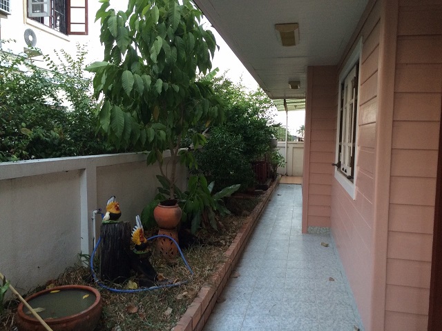 ขายบ้านเดียวหมู่บ้าน ลภาวัน โครงการ 9 ถนนเลียบคลองแอน 4 ห้อง 3 ห้องน้ำ 1 ห้องนั่งเล่น 1 ห้องโถง 1 ห้องครัว 1 ห้องทานอาหาร พื้นที่ 89 ตร.ว ถนนราชพฤกษ์