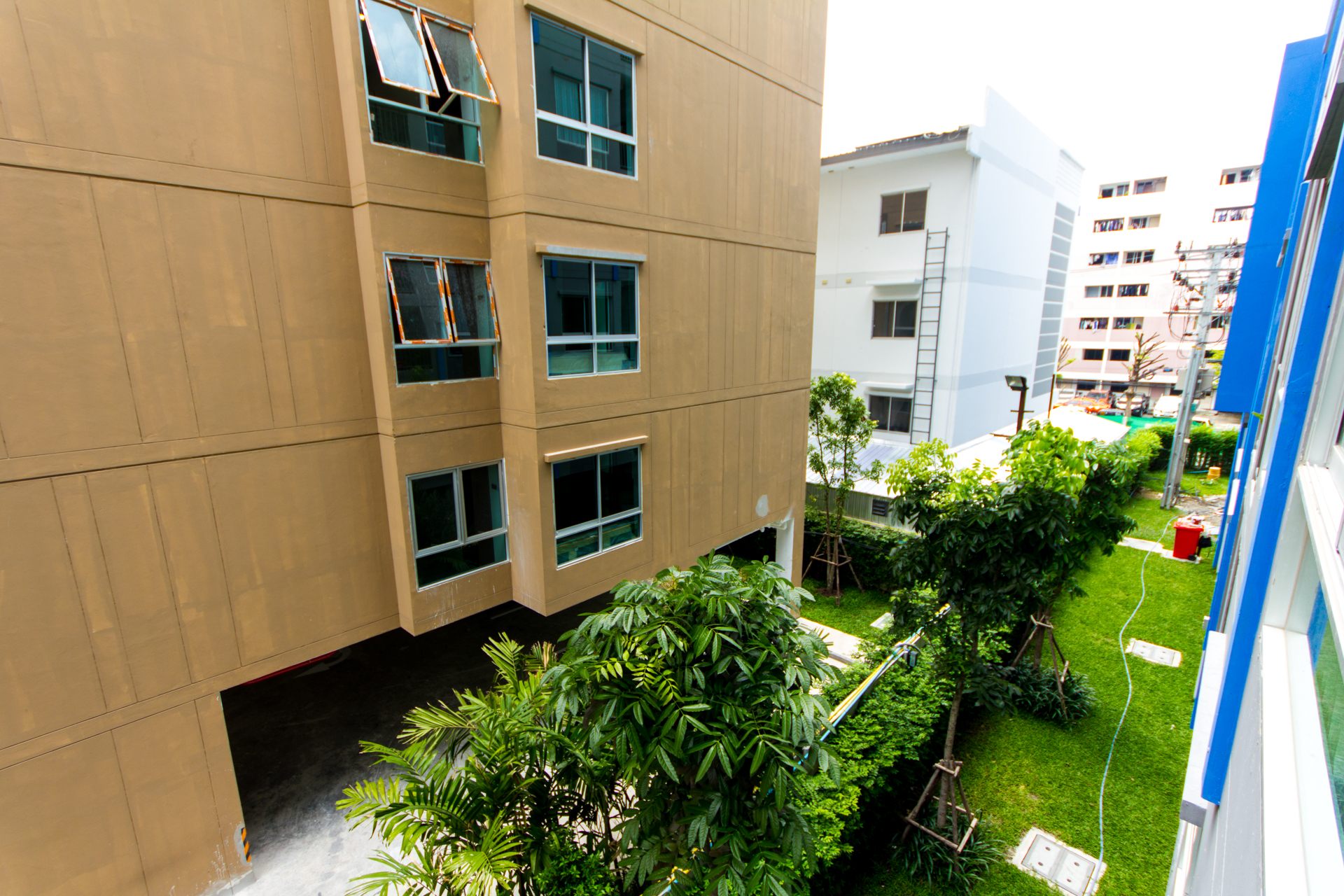 ขายคอนโดThe Kith Plus Sukhumvit 113 (เดอะ คิทท์ พลัส สุขุมวิท 113) 2 ยูนิต ตกแต่งครบพร้อมเข้าอยู่ ยูนิตที่1 แบบ 1 ห้องนอน 1 ห้องน้ำ ตึก A ชั้น 3