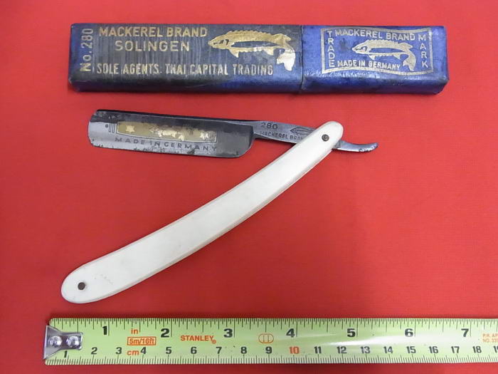 มีดโกนโบราณ.ปลาMACKEREL เยอรมัน กล่องครบ สภาพสมบูรณ์