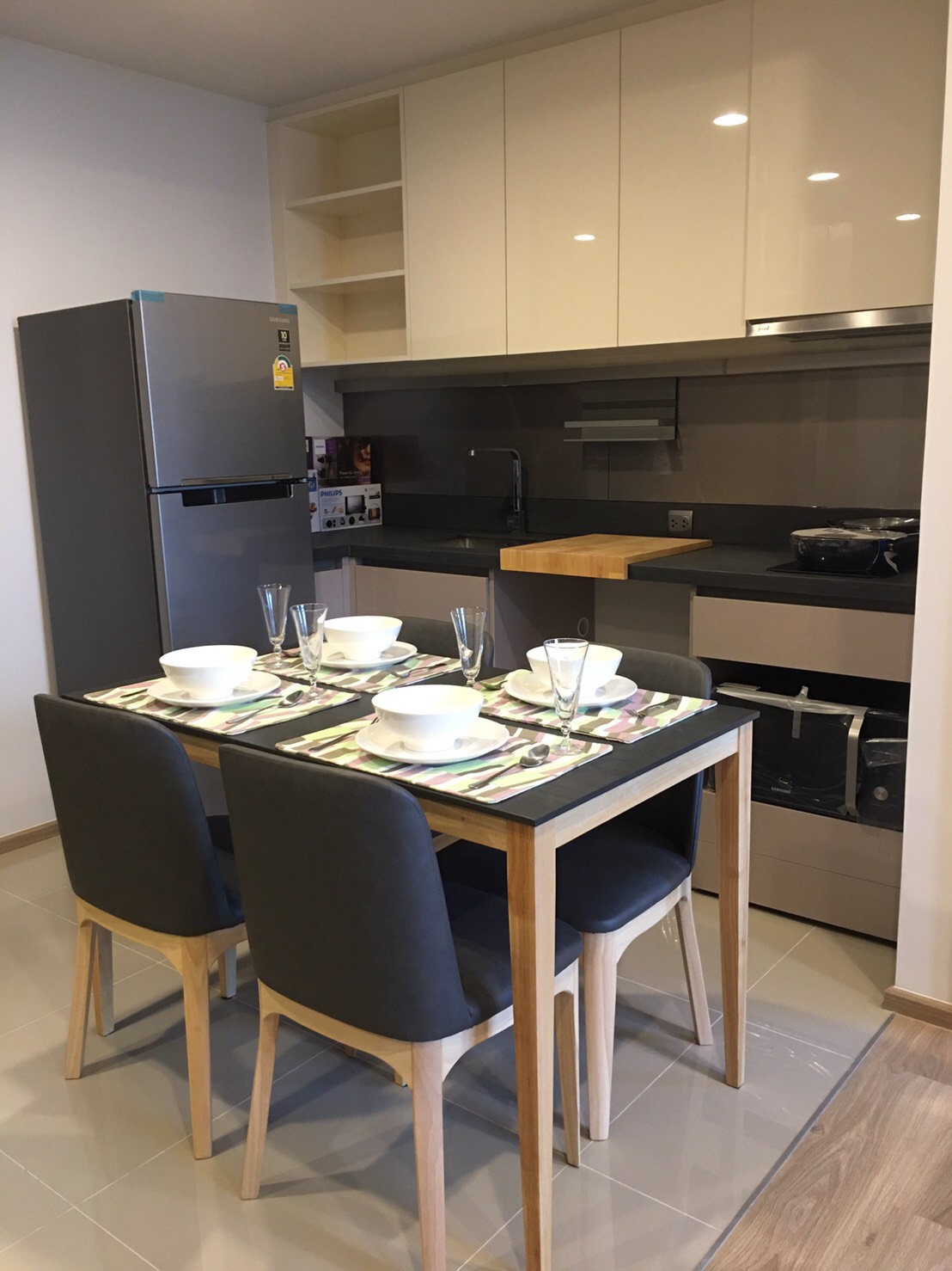 ให้เช่าคอนโด OKA HAUS Sukhumvit 36 (คอนโด โอกะ เฮ้าส์ สุขุมวิท 36 ) 2 ห้องนอน 2 ห้องน้ำ (มีอ่างอาบน้ำ) ขนาด 50 ตรม ชั้น 37 วิวแม่น้ำ