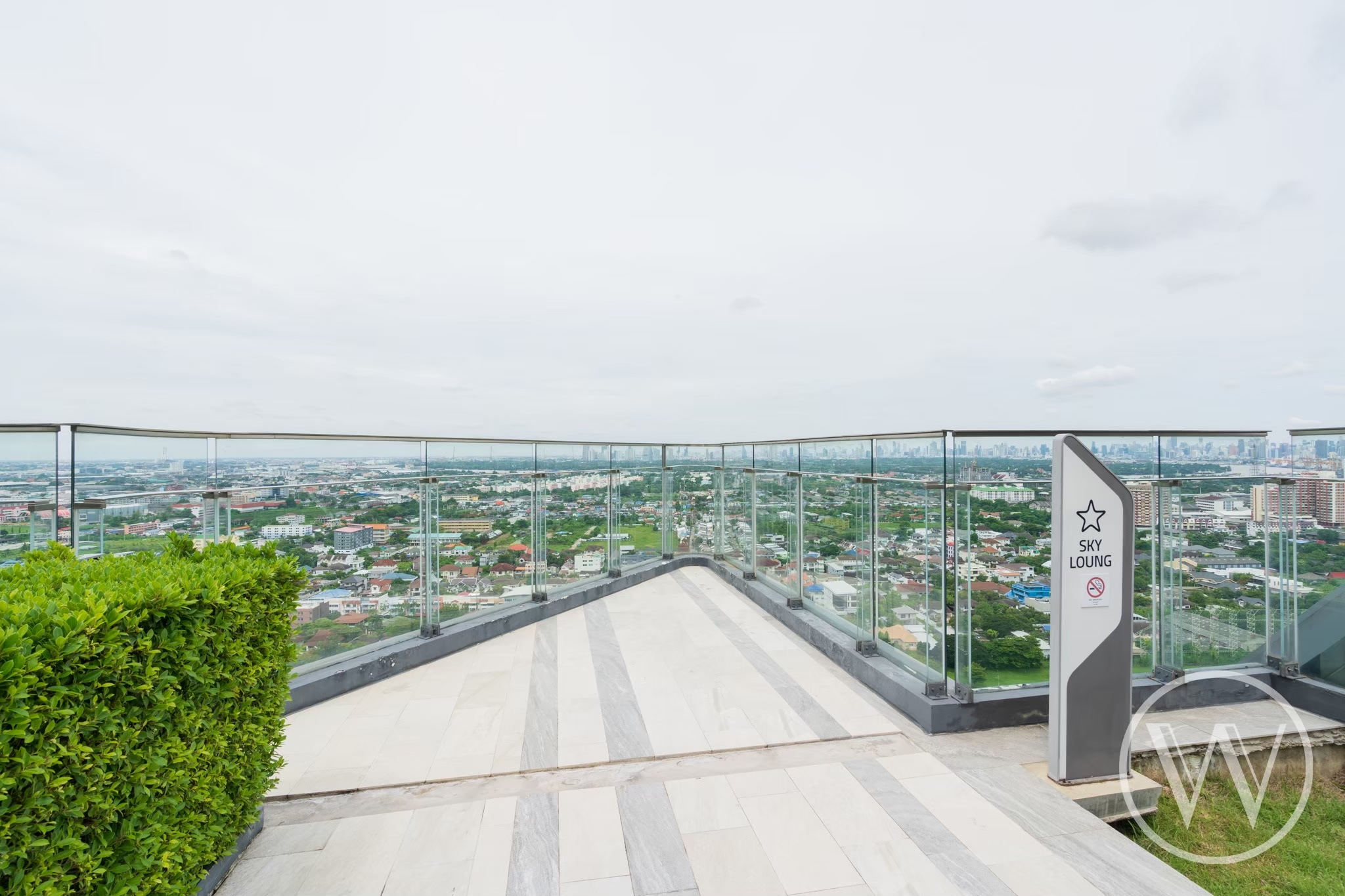 ขายคอนโดหรูติด BTS บางนา IDEO MOBI Sukhumvit Eastgate ไอดีโอ โมบิ สุขุมวิท อีสท์เกต ห้องสตูดิโอขนาด 22 ตร.ม. ชั้น 11 วิวสระว่ายน้ำ