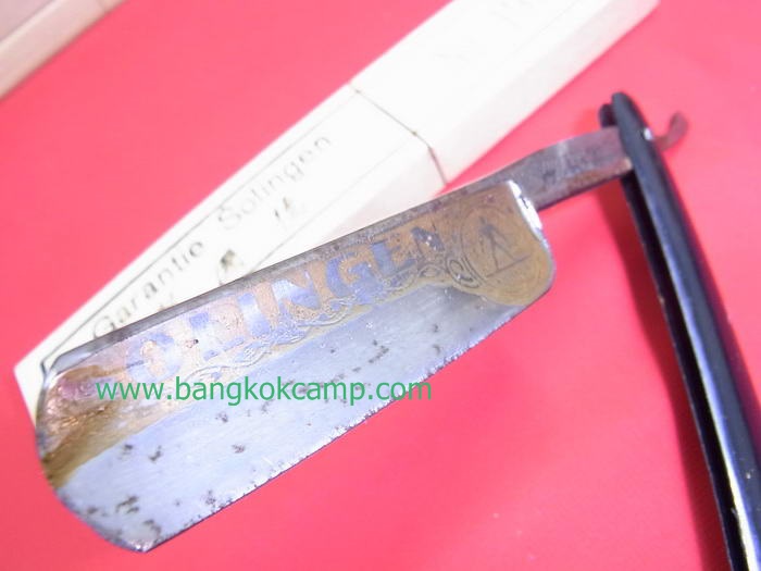 มีดโกนเยอรมัน ด้ามดำ SOLINGEN MADE IN GERMANY โลโก้ทอง ยังติดอยู่.ด้ามไม่แตก ไม่ร้าว .ใหม่เก่าเก็บ สภาพสมบูรณ์ หายาก