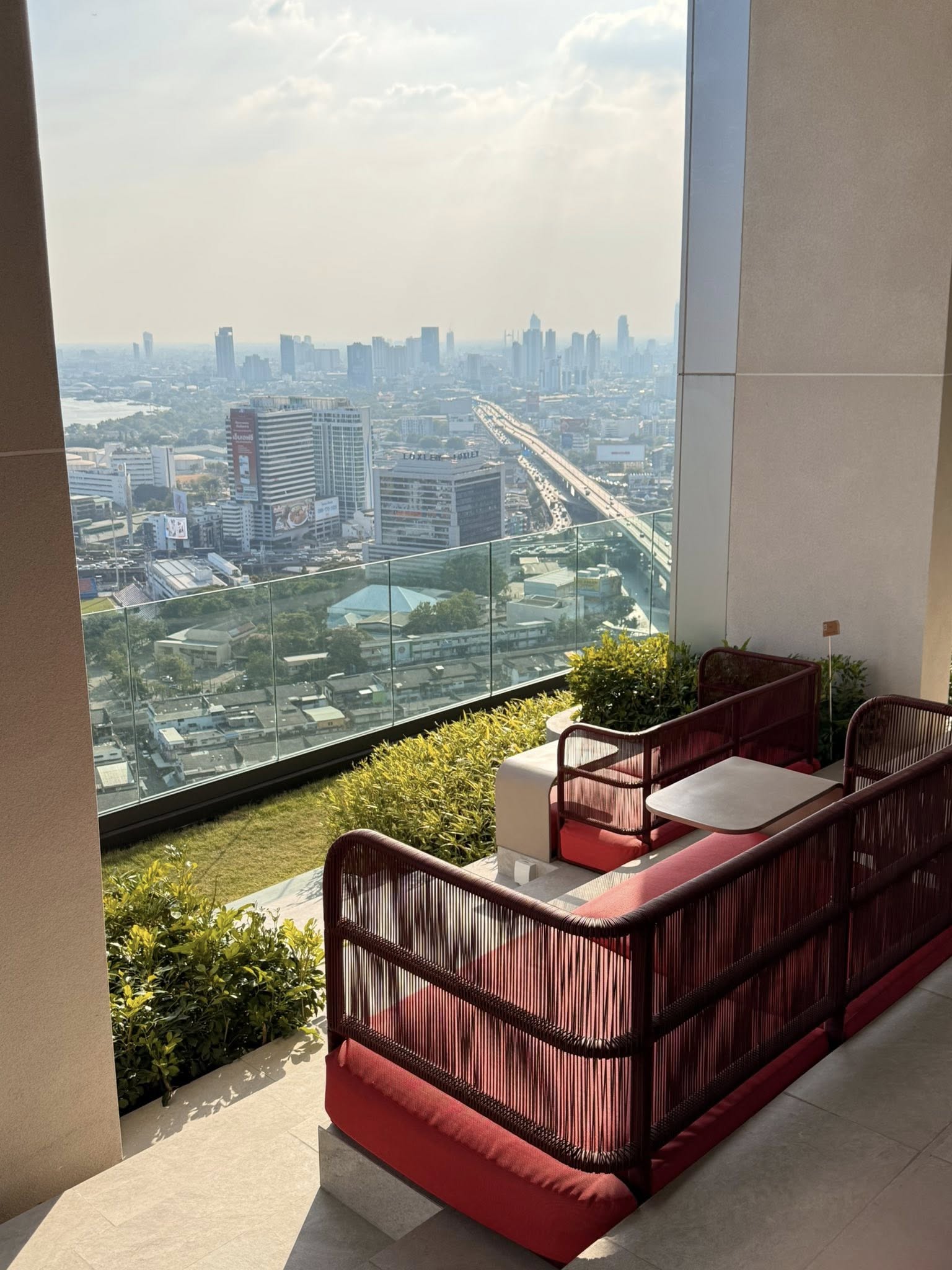 ให้เช่าคอนโดใหม่ Life Rama 4 - Asoke (ไลฟ์ พระราม 4 - อโศก) วิวแม่น้ำสวยมาก ใกล้ MRT ศูนย์สิริกิติ์ เพียง 300 เมตร