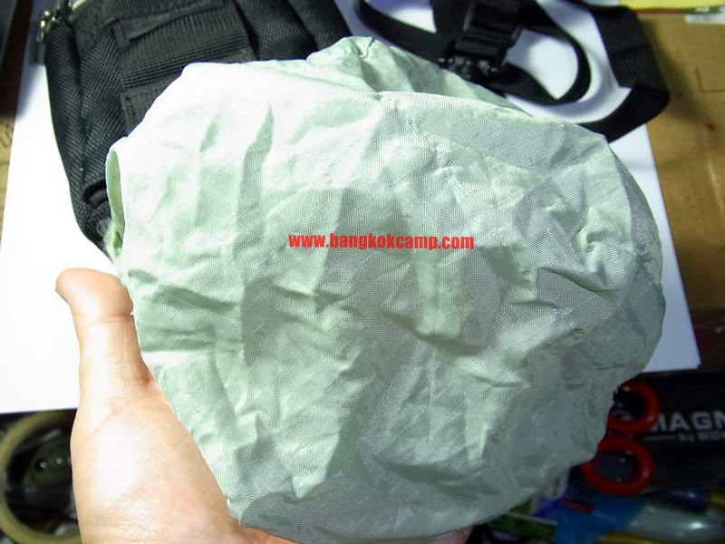 กระเป๋าใส่กล้อง คาดเอว พร้อมสายสะพาย LowePro สภาพดี มีผ้าคลุมฝนด้านหลัง...สภาพนี้ใช้กันไปอีกนานครับ