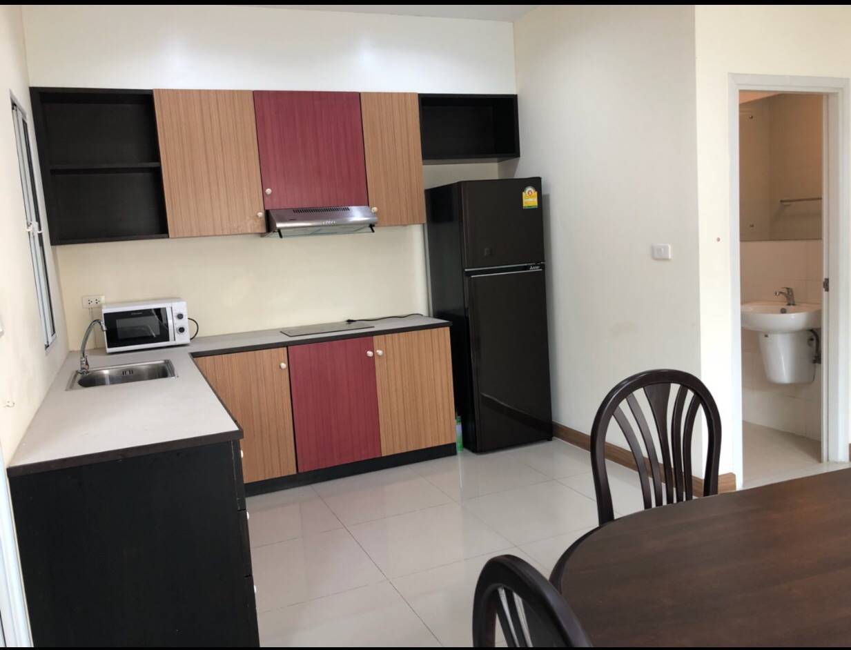 ให้เช่าทาวน์โฮม 3 ชั้น ต้นโครงการหมู่บ้านวิลเลต ซิตี้ ทำเลดี เข้าออกได้หลายทางทั้งซอยอ่อนนุช 39