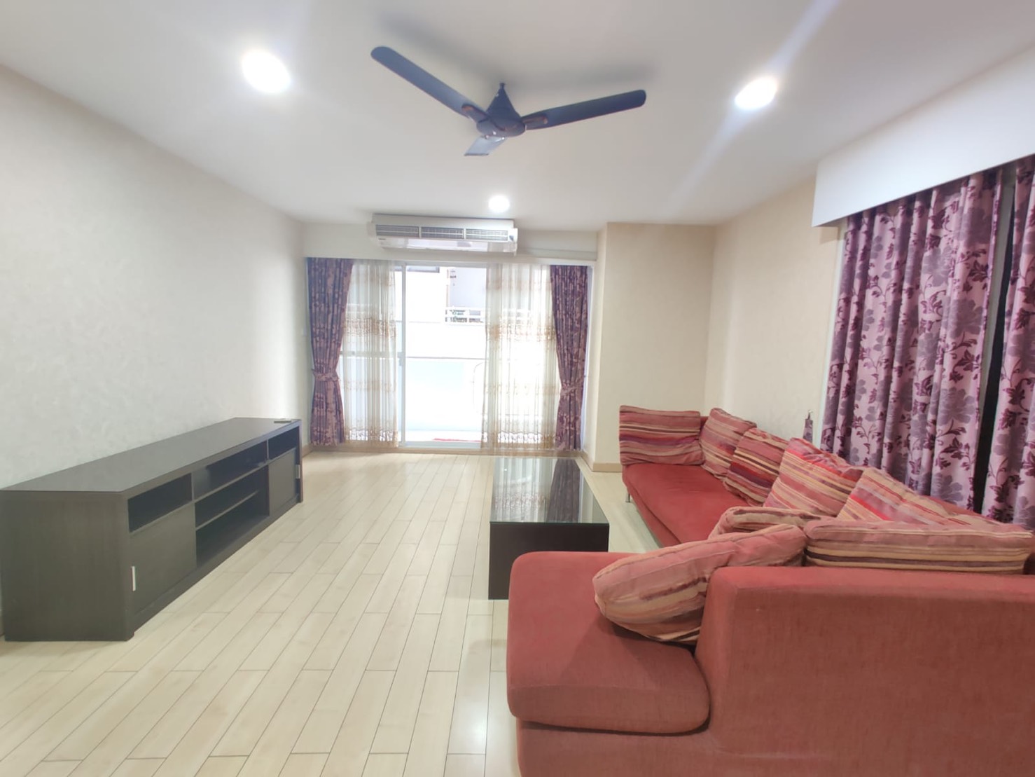 ขาย / ให้เช่าคอนโด Casa Viva (คาซ่า วีว่า) 2 ห้องนอน 3 ห้องน้ำ 1 ห้องครัว 1 ห้องแม่บ้าน ขนาด 146 ตรม