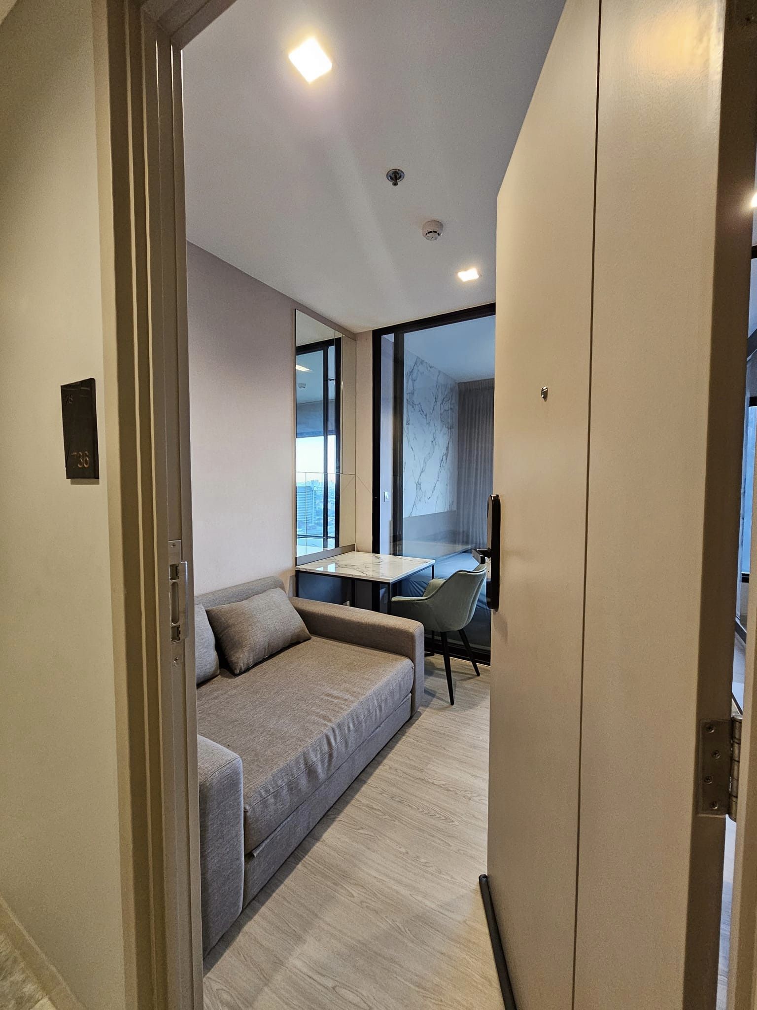 ให้เช่าคอนโด The Politan Rive ห้องขนาด 24.5 ตรม.บ้านเลขที่ 28/736 ชั้น 23 (2340) ทิศใต้ วิวสระว่ายน้ำ