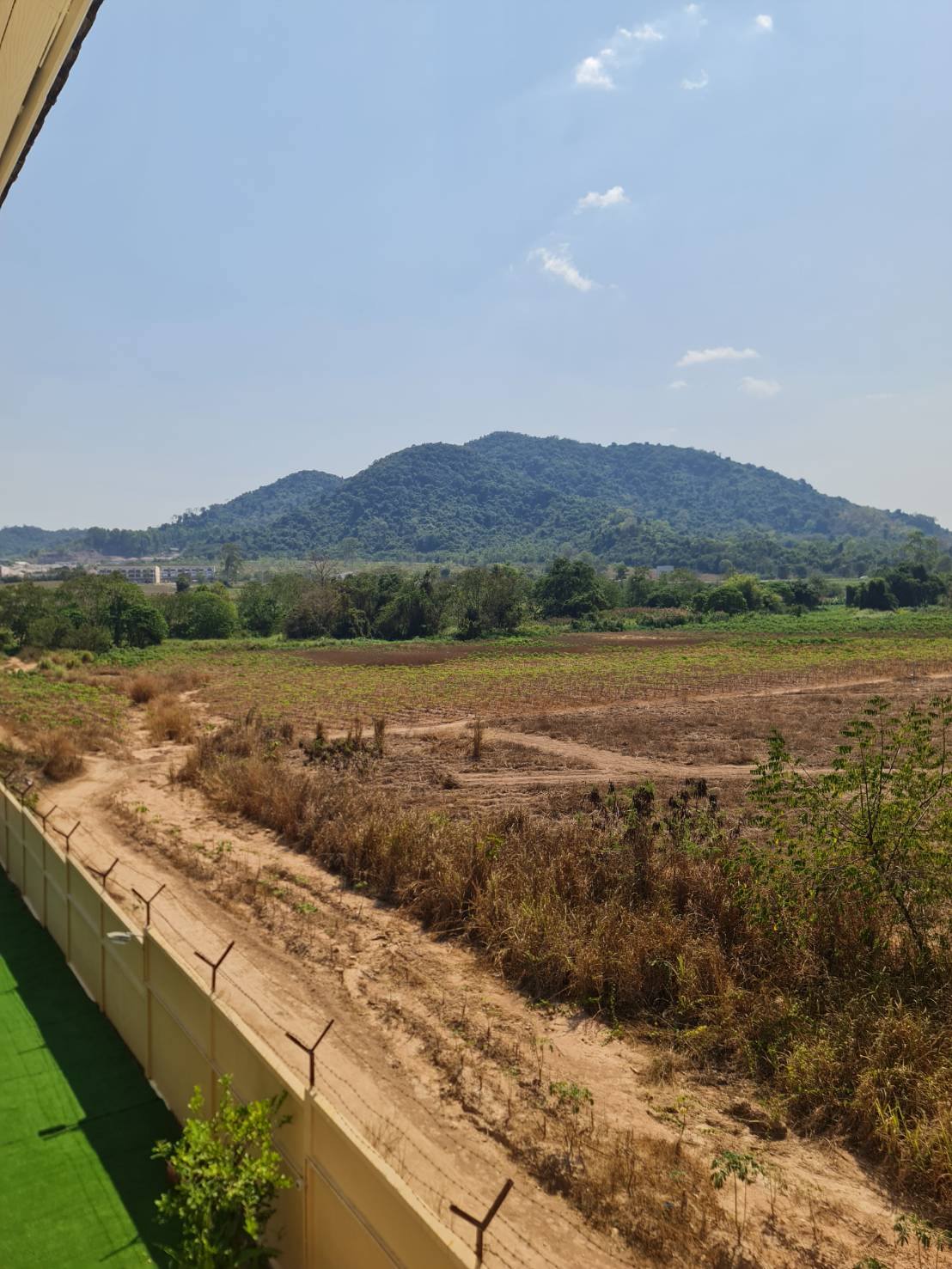 🏡 ขายบ้านเดี่ยวหลังใหญ่ วิวภูเขาล้อมรอบ หมู่บ้านพบโชคการ์เด้นฮิล (Phobchok Garden Hill) บางเสร่ – สัตหีบ