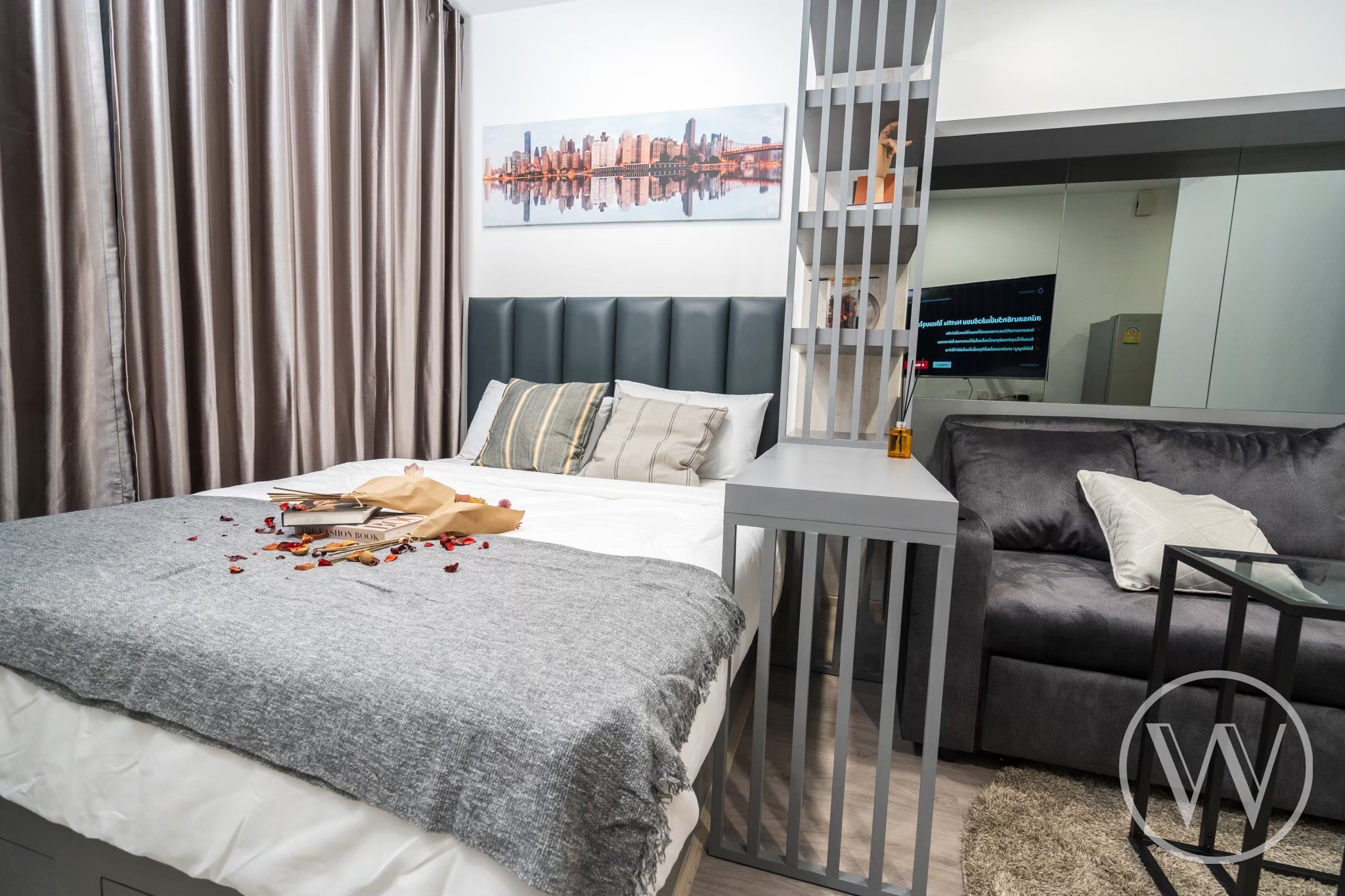 ขายคอนโดหรูติด BTS บางนา IDEO MOBI Sukhumvit Eastgate ไอดีโอ โมบิ สุขุมวิท อีสท์เกต ห้องสตูดิโอขนาด 22 ตร.ม. ชั้น 11 วิวสระว่ายน้ำ