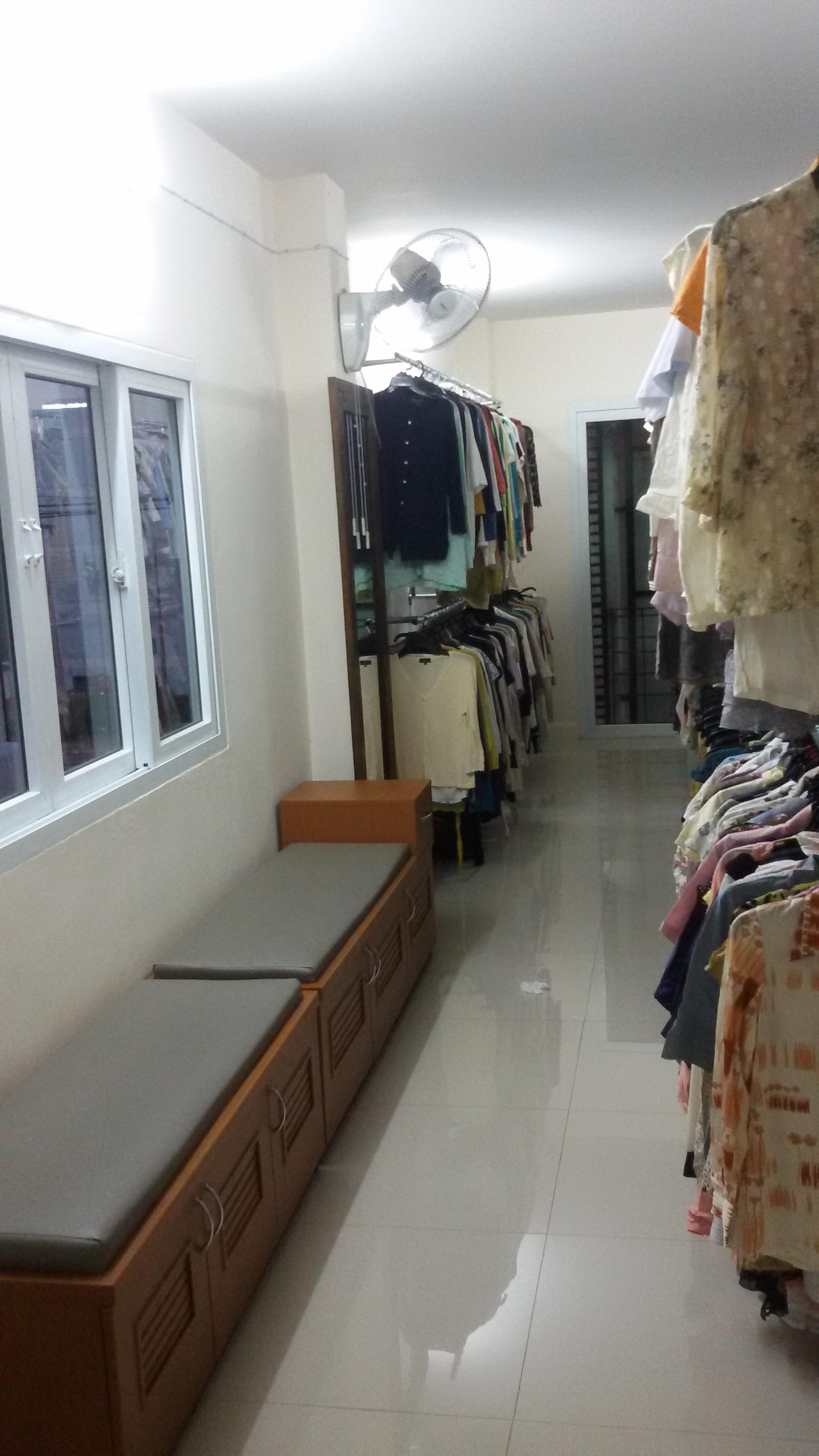 ขายตึกแถวอาคารพาณิชย์ 5 ชั้น ห้องมุม ชั้นลอยต่อเติมเต็มพื้นที่ มีชั้นใต้ดิน หน้ากว้าง 6 เมตร ตัวตึกติดถนนใหญ่