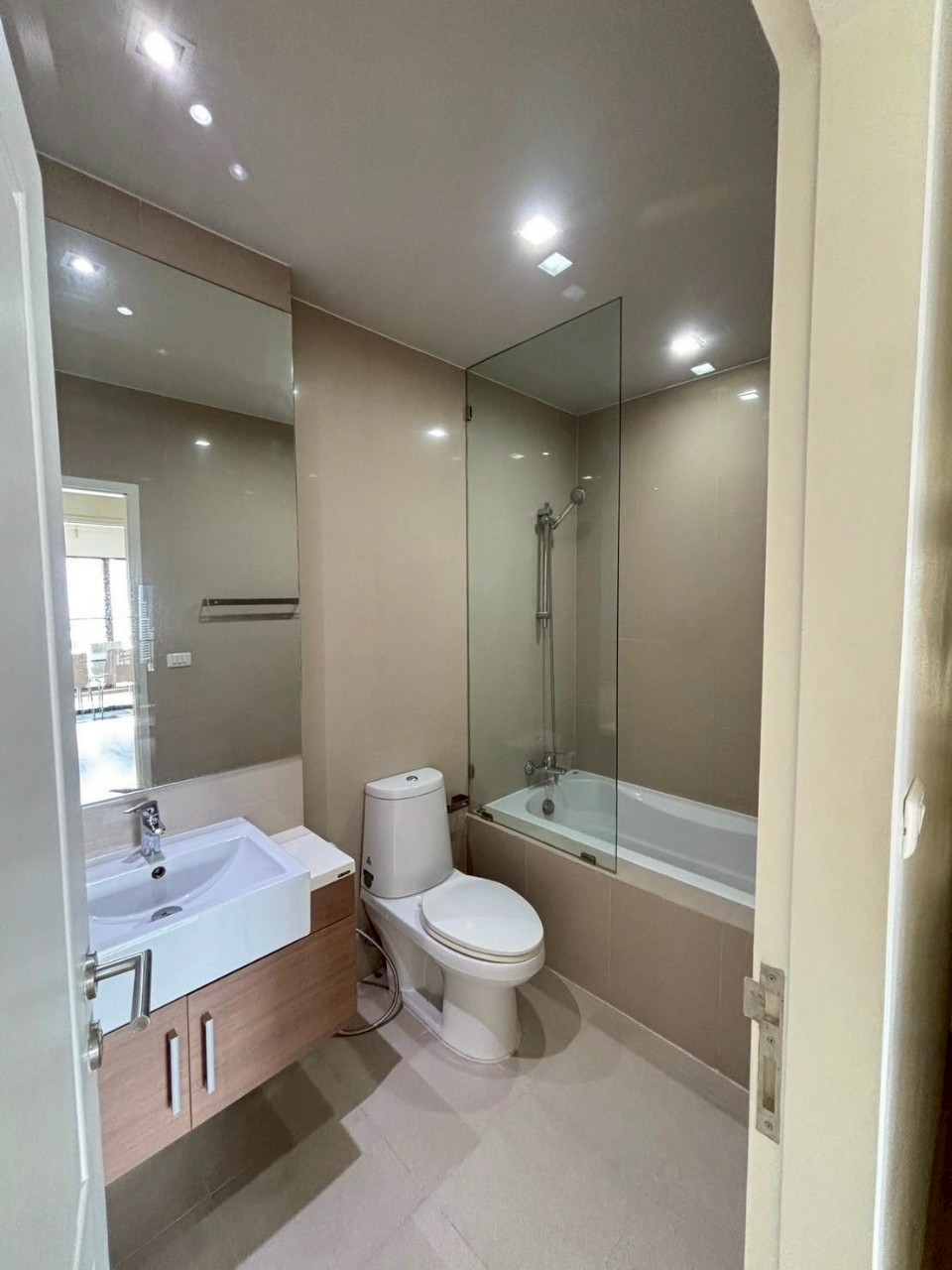 🌟 ให้เช่าคอนโด Noble Refine (โนเบิล รีไฟน์) เฟอร์นิเจอร์และเครื่องใช้ไฟฟ้าครบพร้อมเข้าอยู่