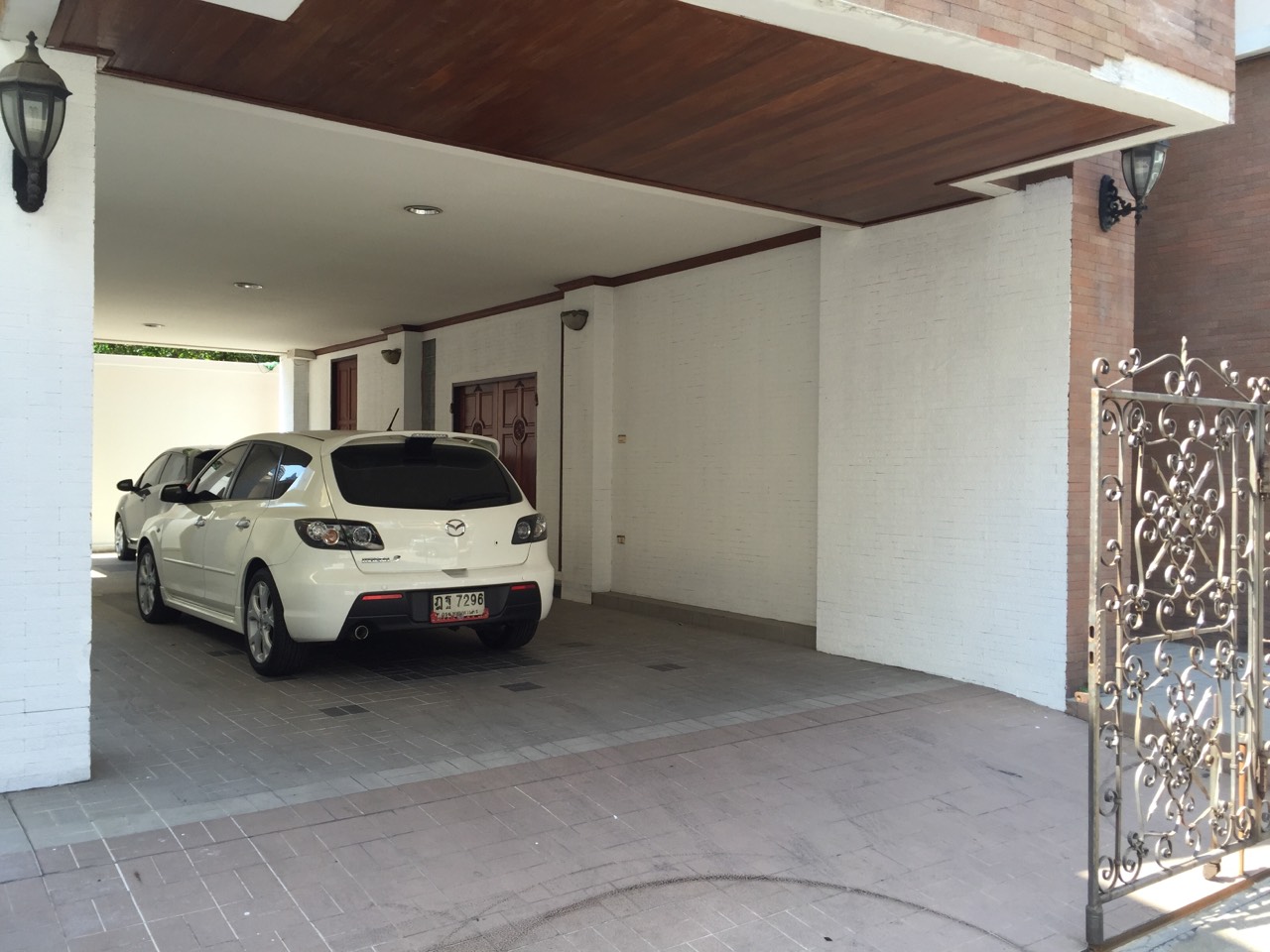 อาคารพาณิชย์ 7 ชั้น ให้เช่า 200,000 บาทต่อเดือน ตรงข้าม สาทร ซอย 1 ติดกับ โซฟิเทล โฮสเทล พื้นที่บนพื้นดิน 36 ตร.ว