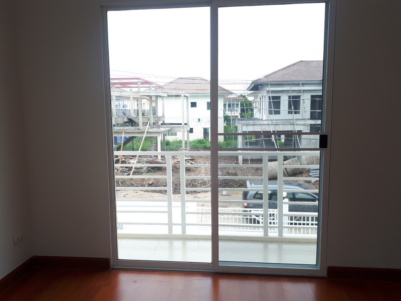 ให้เช่าบ้านแฝด หมู่บ้าน ลลิล กรีนวิลล์ วงแหวน – อ่อนนุช – สุวรรณภูมิ มือ 1 เนื้อที่ 60 ตารางวา พื้นที่ใช้สอย 140 ตารางเมตร 3 ห้องนอน 2 ห้องน้ำ