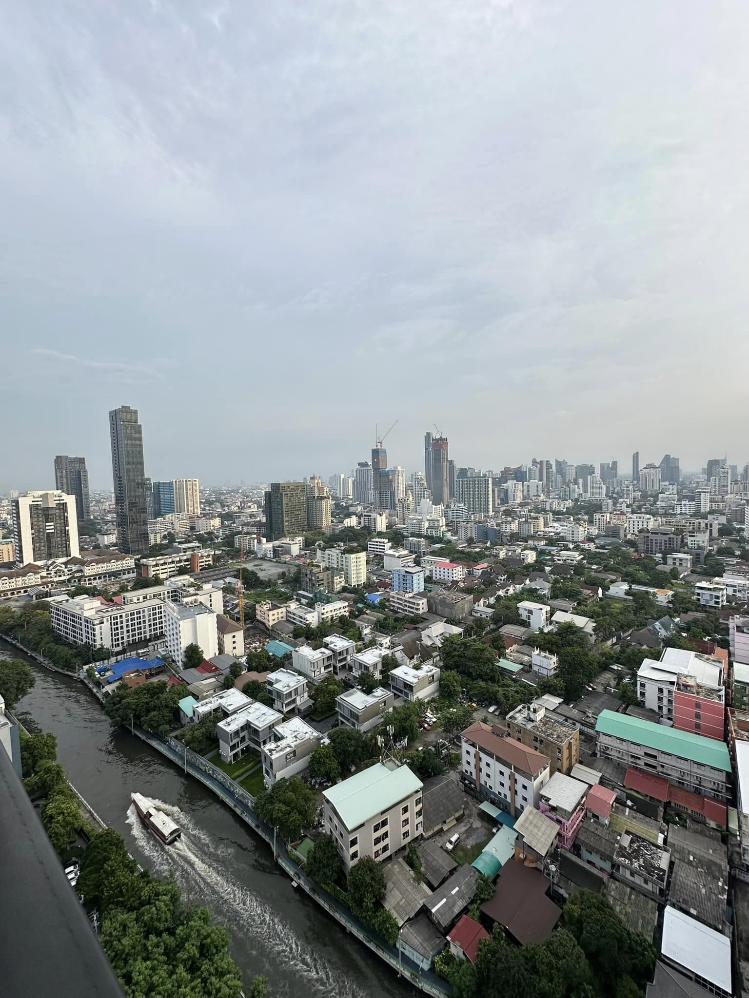 ให้เช่า : THE BASE Phetchaburi-Thonglor เดอะ เบส เพชรบุรี - ทองหล่อ ห้องใหม่พร้อมอยู่ เครื้องใช้ไฟฟ้าและเฟอร์นิเจอร์ครบ