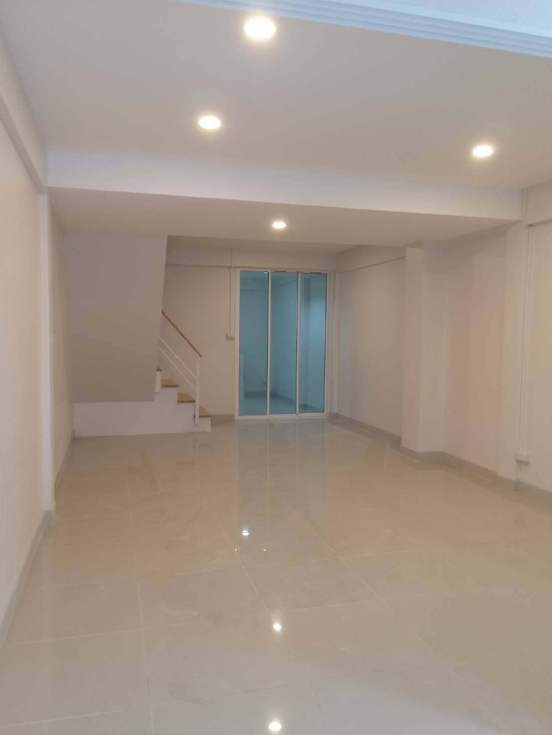 ขายทาวน์เฮ้าส์ 2 ชั้น ปรับปรุงรีโนเวทใหม่ทั้งหลัง หมู่บ้านรินทร์ทอง ลำลูกกา คลอง 2