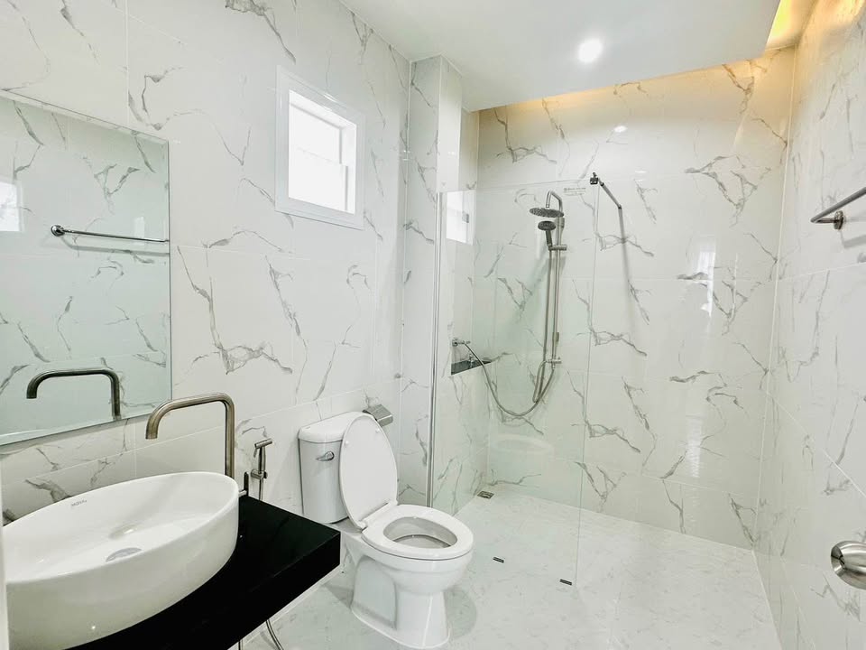 ขายบ้านเดี่ยว 2 ชั้น บ้านเดี่ยวสร้างใหม่ 3 นอน 3 น้ำ 2 จอดรถ ชั้นล่างกั้นห้องนอนเพิ่มได้ ที่ดิน 40 ตรว พื้นที่ใช้สอยรวม 230 ตรว บ้าน นวมินทร์ 24, บึงกุ่ม