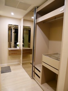 ห้เช่าคอนโด The Room Sukhumvit 21 (เดอะ รูม สุขุมวิท 21 อโศก ) 1 ห้องนอน 1 ห้องน้ำ ขนาด 50 ตรม