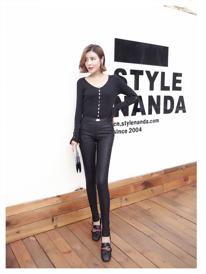 เสื้อยืดแขนยาว เข้ารูป ฉลุลาย สวยเก๋ สไตล์มินิมอล