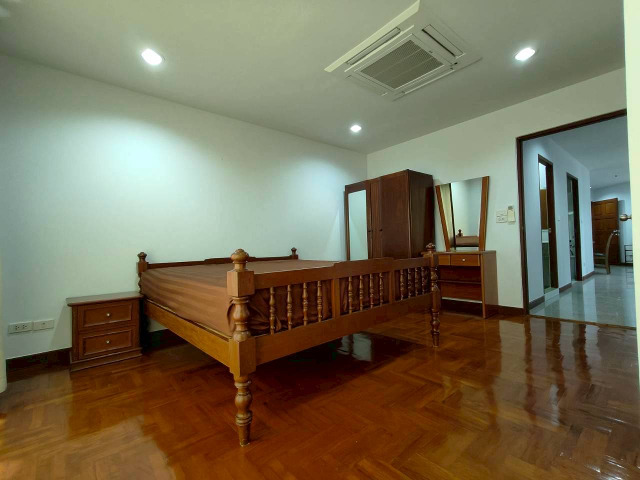 🏡✨ ให้เช่าคอนโด วิทยุ คอมเพล็กซ์ / Wittayu Complex Condo ✨