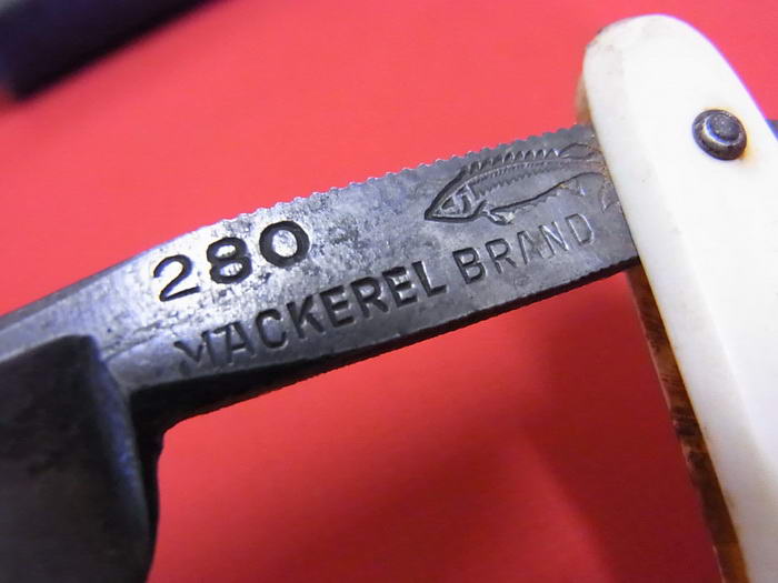 มีดโกนโบราณ.ปลาMACKEREL เยอรมัน กล่องครบ สภาพสมบูรณ์