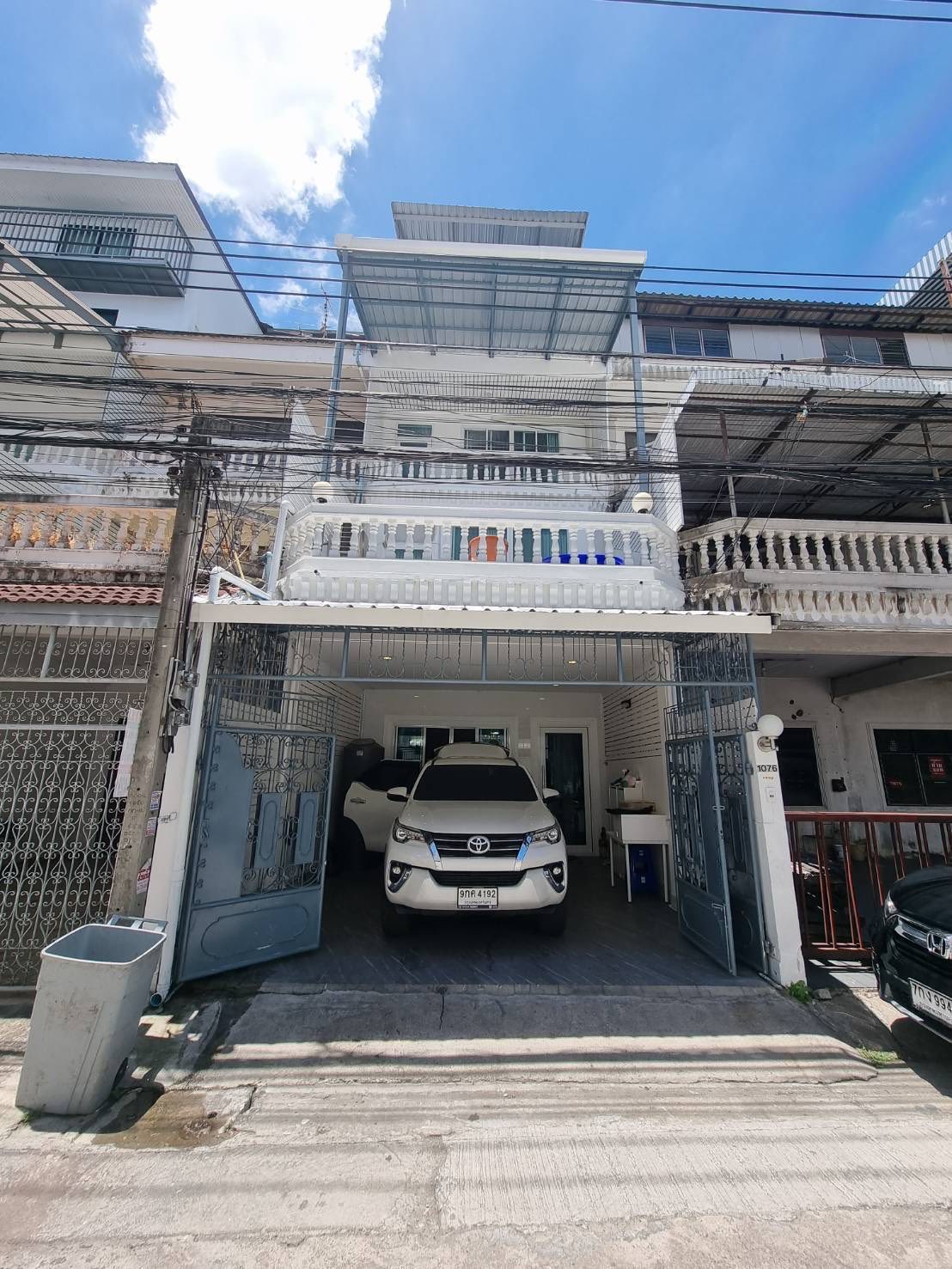 ปล่อยเช่าพร้อมขาย บ้านเดี่ยว 4 ชั้น ย่านสุทธิสาร 📍 ทำเลทอง! ห่าง MRT สุทธิสารเพียง 450 เมตร เดินสบาย