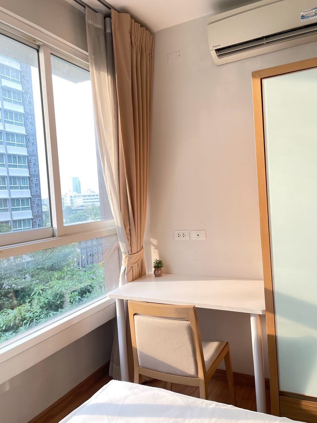 ให้เช่าคอนโด ไอบิซ่า คอนโด อาร์ซีเอ / For Rent Ibiza Condo RCA (English below)