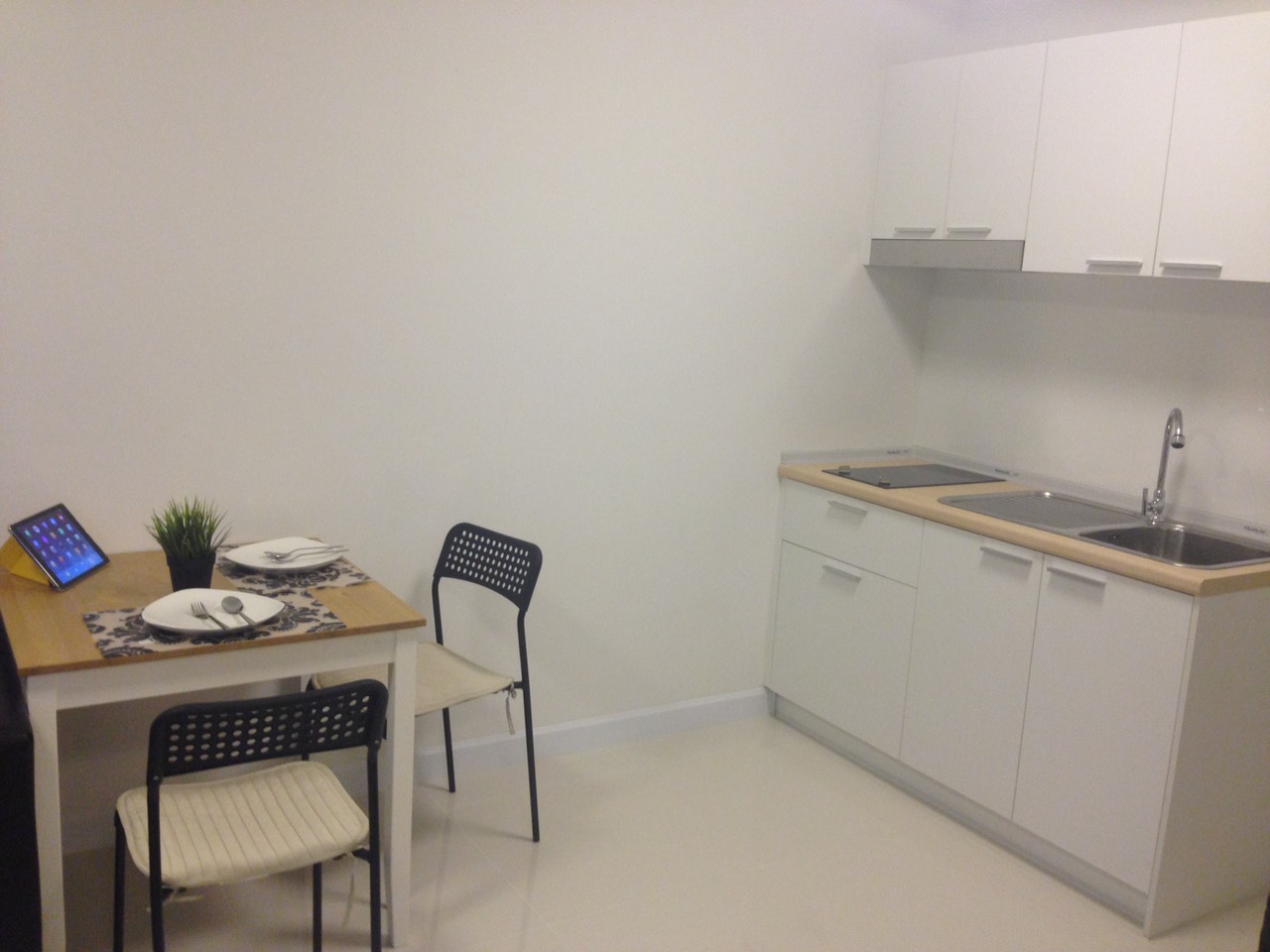 ให้เช่า คอนโด ซัมเมอร์ การ์เด้น summer garden 1 ห้องนอน ขนาด 32.4 ตรม. ชั้น 5 เฟอร์ครบ เครื่องใช้ไฟฟ้าพร้อม ห้องมุม วิวสระ มีฟิตเนส ราคา 10,000 ต่อเดือน